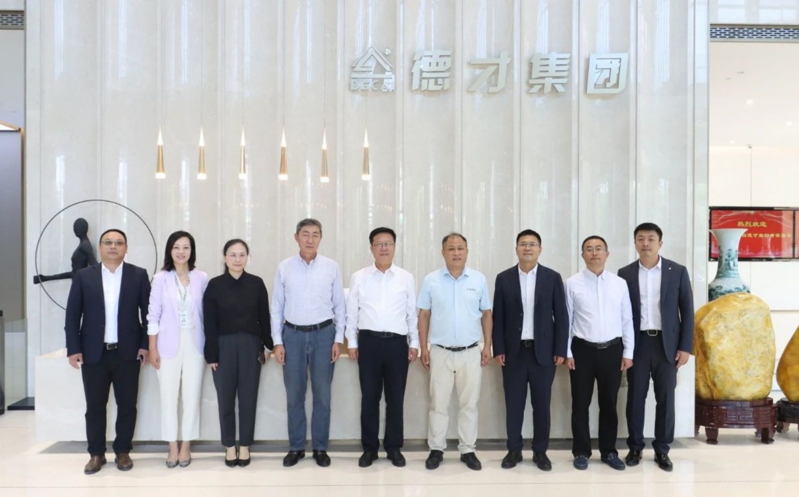 济南市市中区政府区长鞠正江一行莅临德才股份考察调研