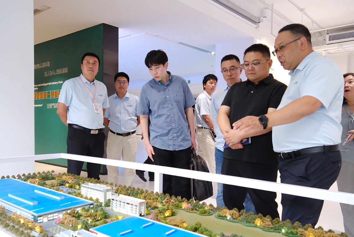 上海市宝山区张庙街道一行莅临德才股份参观交流